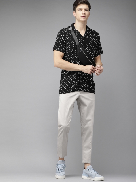 

Jack & Jones Men Black & White Regular Fit Printed Casual Shirt