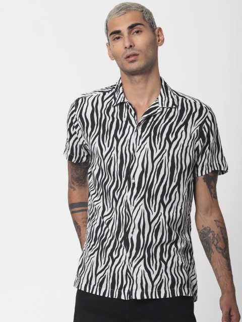 

Jack & Jones Men White & Black Slim Fit Printed Casual Shirt
