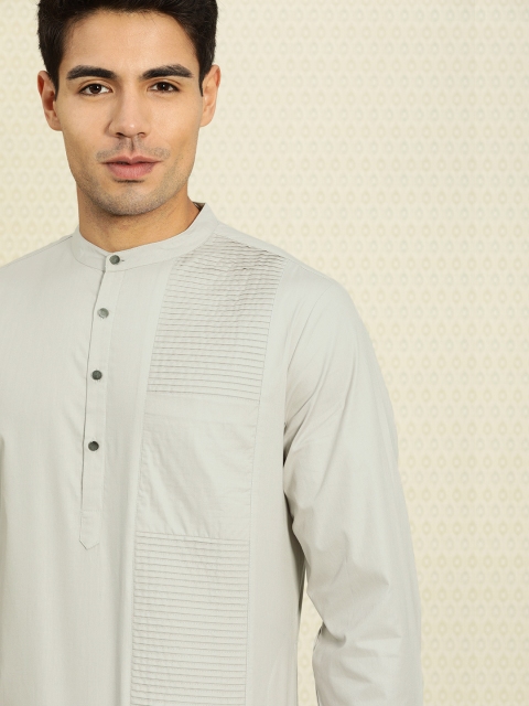 

House of Pataudi Men Grey Solid Straight Kurta