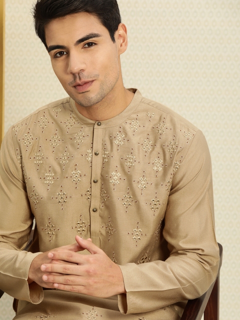 

House of Pataudi Men Beige Embroidered Straight Kurta