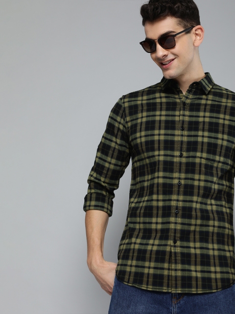 

HERE&NOW Men Olive Green & Black Slim Fit Checked Casual Shirt