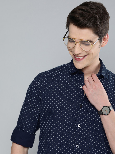 

Mast & Harbour Men Navy Blue & White Regular Fit Printed Casual Shirt