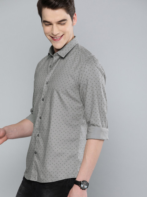 

Mast & Harbour Men Grey & Black Regular Fit Printed Casual Shirt