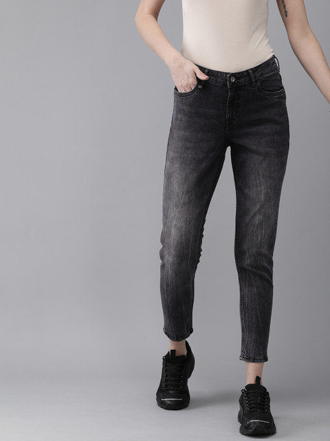 

Roadster Women Black Skinny Fit Mid-Rise Clean Look Stretchable Cropped Jeans