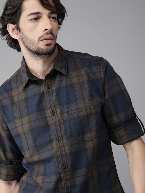 

Roadster Men Navy Blue & Brown Regular Fit Checked Casual Shirt