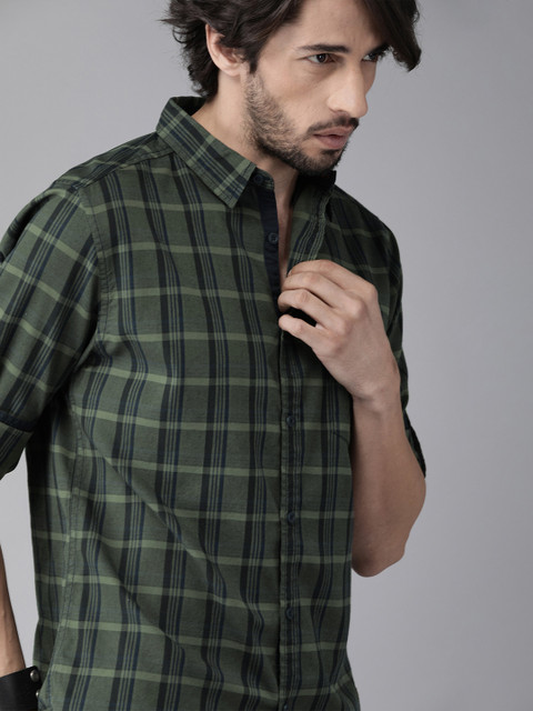 

Roadster Men Olive Green & Black Regular Fit Checked Casual Shirt