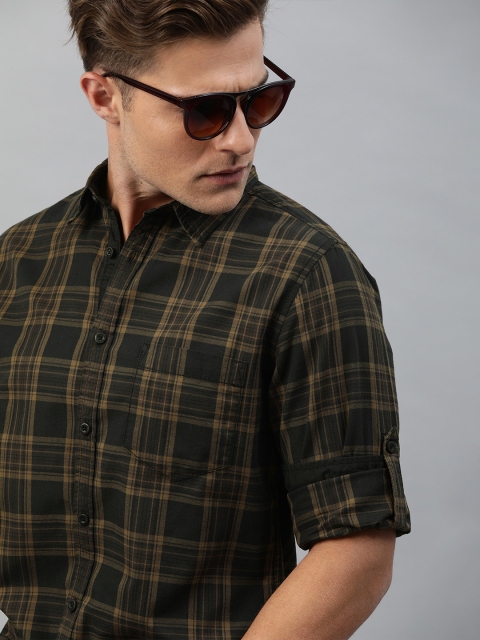 

Roadster Men Black & Brown Regular Fit Tartan Checked Casual Shirt