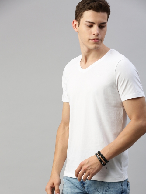 

Wrangler Men White Solid V-Neck Slim-Fit T-shirt