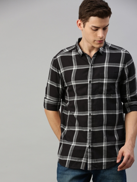 

Wrangler Men Black & White Regular Fit Checked Casual Shirt