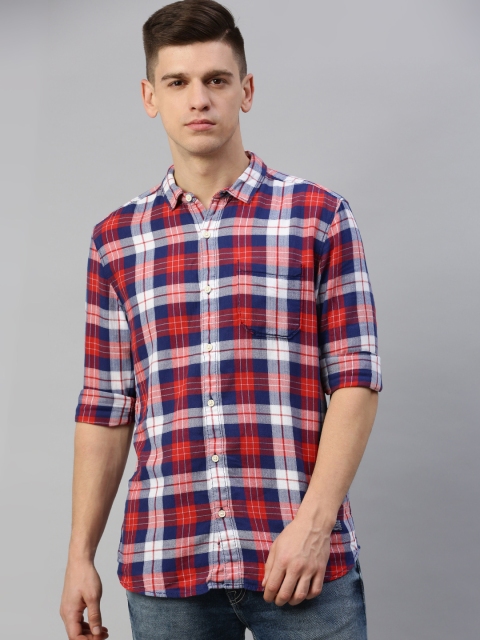 

Wrangler Men Red & Blue Regular Fit Checked Casual Shirt