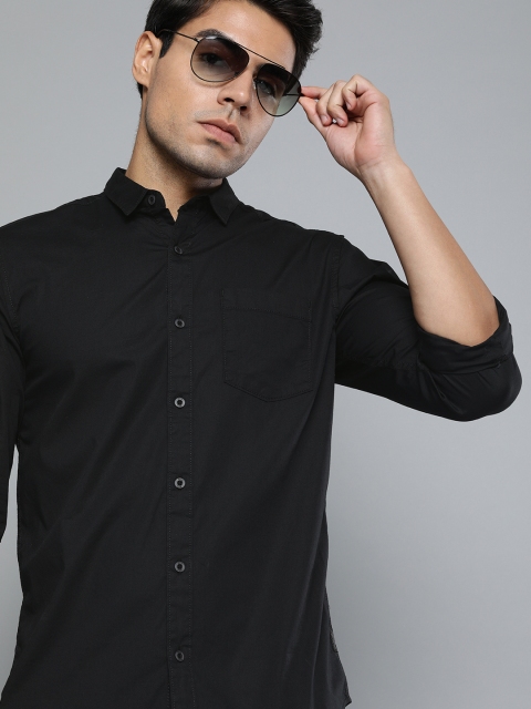 

Wrangler Men Black Slim Fit Solid Casual Shirt