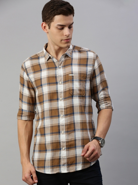 

Wrangler Men Brown & White Regular Fit Checked Casual Shirt