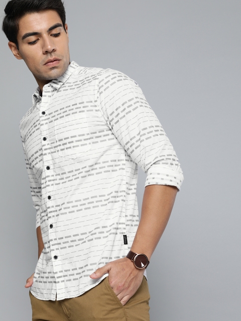 

Wrangler Men White & Black Slim Fit Self Design Casual Shirt