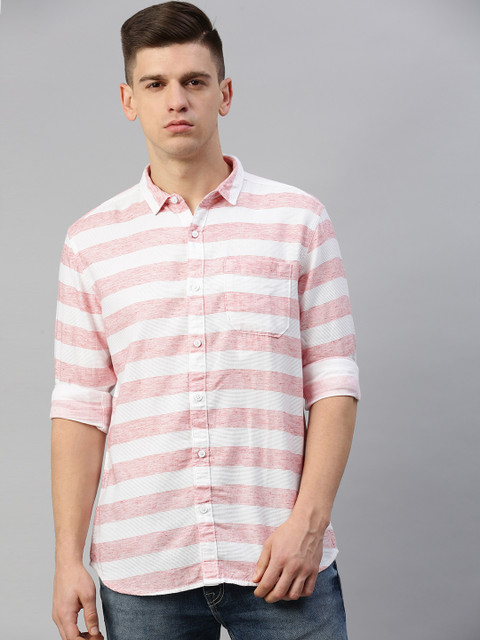 

Wrangler Men Pink & White Regular Fit Striped Casual Shirt