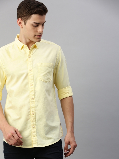 

Wrangler Men Yellow Slim Fit Solid Casual Shirt