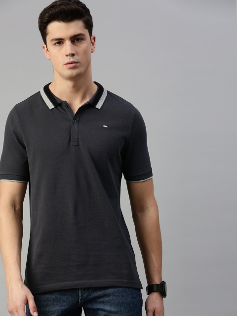 

Lee Men Charcoal Grey Solid Polo Collar T-shirt
