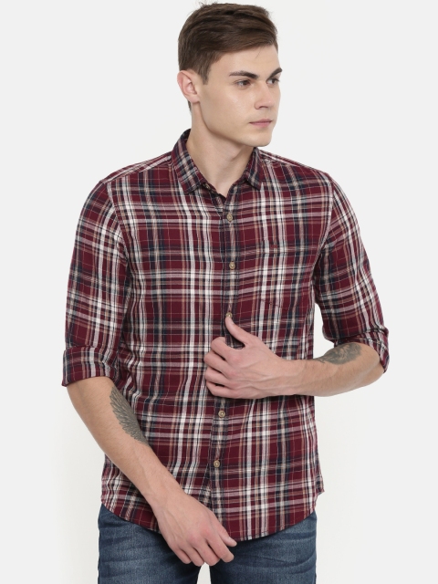 

Lee Men Maroon & Off-White Slim Fit Checked Casual Shirt