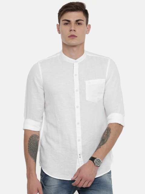 

Lee Men White Slim Fit Solid Casual Shirt