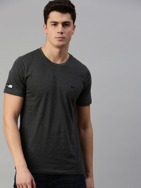 

Lee Men Charcoal Grey & Black Self-Striped Round Neck T-shirt