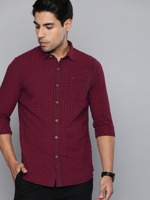 

Lee Men Red & Navy Blue Slim Fit Checked Casual Shirt