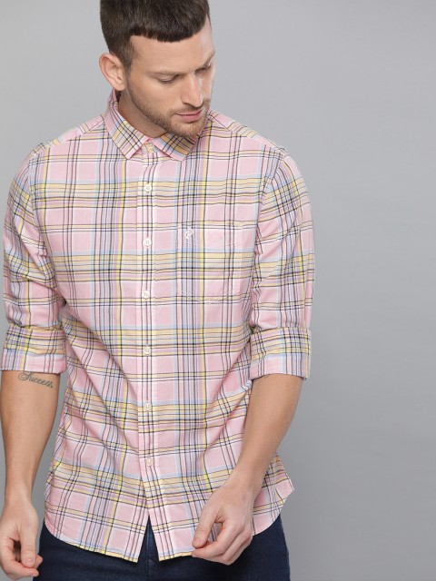 

Denizen From Levis Men Pink & Yellow Regular Fit Checked Casual Shirt
