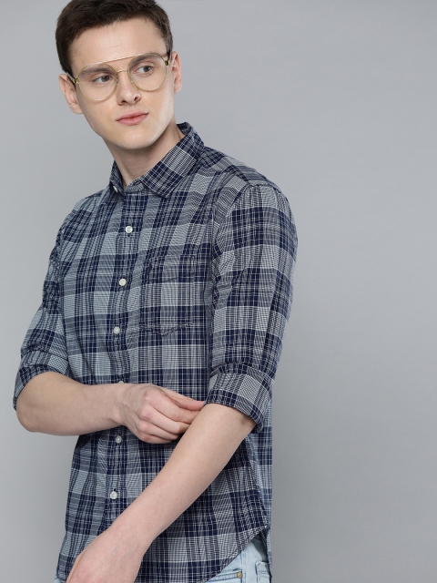 

Denizen From Levis Men Navy Blue & White Regular Fit Checked Casual Shirt