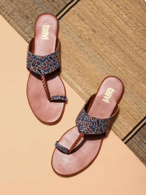 

Taavi Women Navy Blue & Rust Red Floral Print One-Toe Sustainable Flats