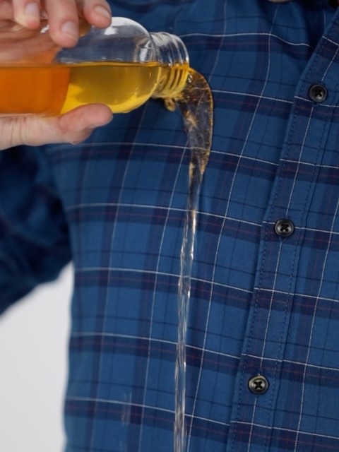 

FOGA Men Blue & White Stain Repellent Slim Fit Checked Casual Shirt