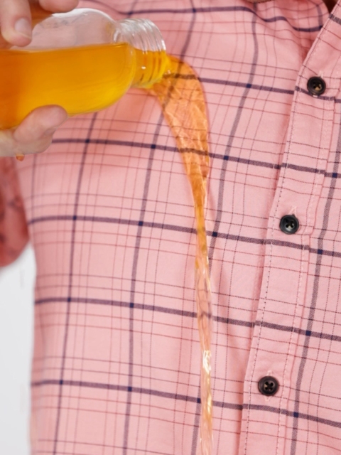 

FOGA Men Peach-Coloured & Navy Blue Stain Repellent Slim Fit Checked Casual Shirt