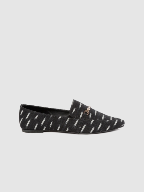 

Taavi Women Black & White Printed Ballerinas