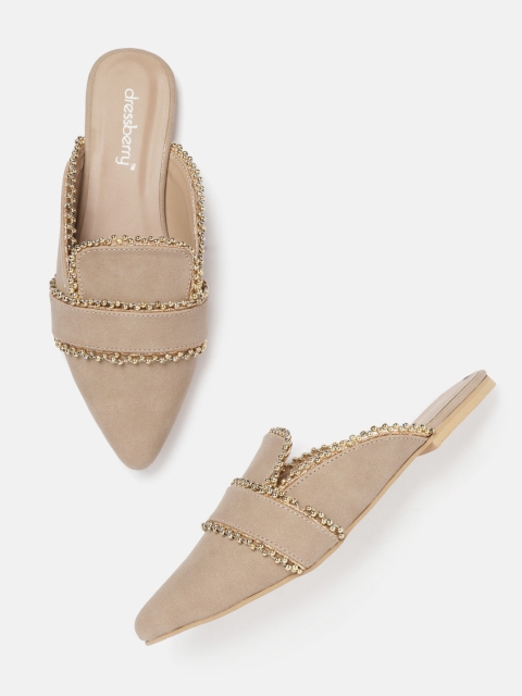 

DressBerry Women Beige & Gold-Toned Embellished Mules