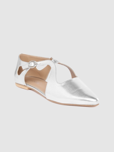 Women Silver-Toned Solid Flats