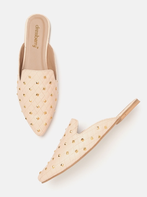 

DressBerry Women Peach-Coloured & Gold-Toned Embellished Quilted Mules