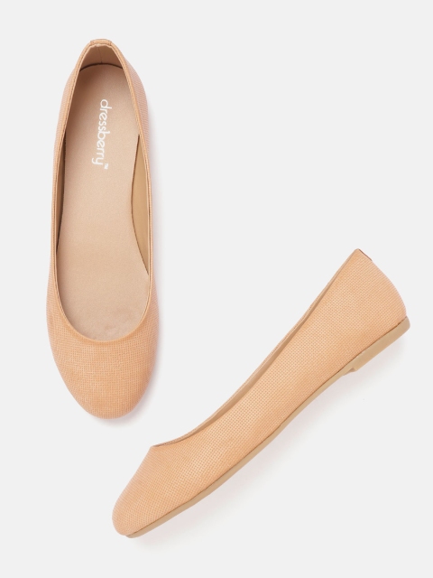 

DressBerry Women Tan Brown Textured Ballerinas