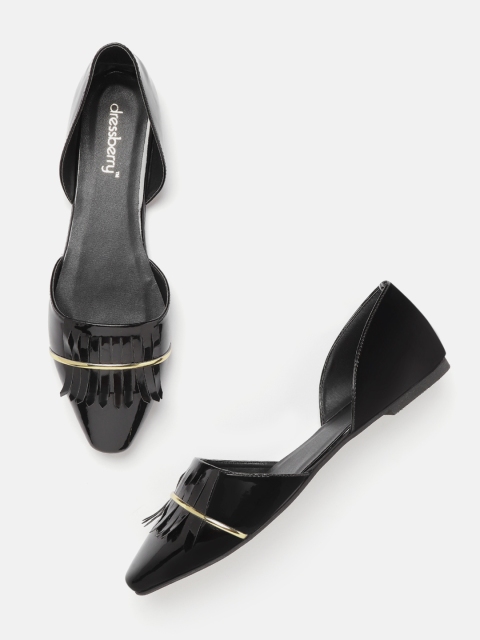 

DressBerry Women Black & Gold-Toned Fringed Flats
