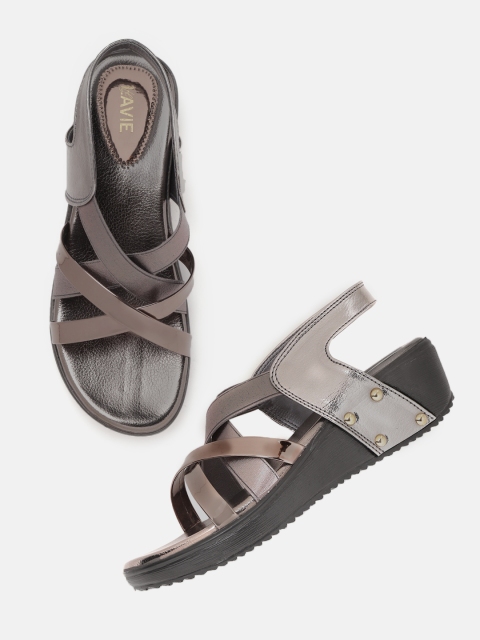

Lavie Women Gunmetal-Toned Solid Wedges, Metallic