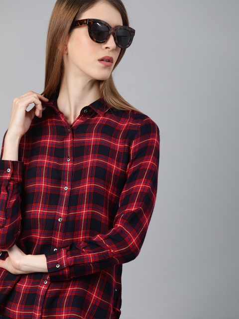 

Lee Women Navy Blue & Red Regular Fit Checked Casual Shirt