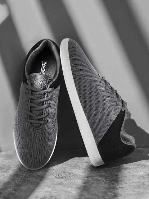 

Roadster Men Charcoal Grey & Black Colourblocked Sneakers