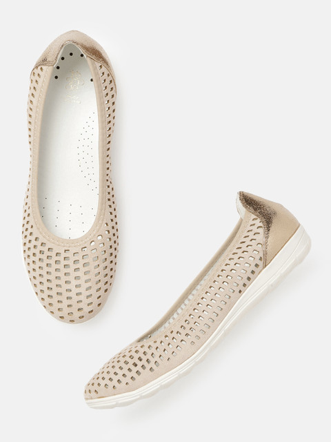 

Tresmode Women Beige Solid Ballerinas