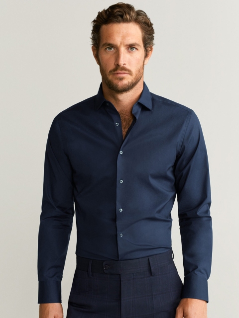

MANGO MAN Navy Blue Tailored Slim Fit Solid Easy Iron Formal Shirt