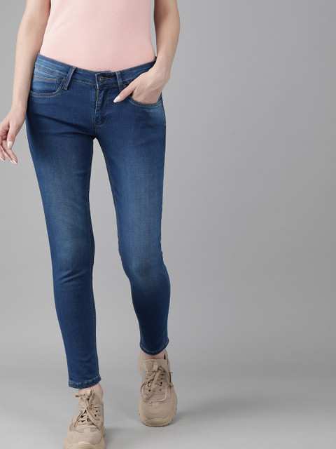 

Pepe Jeans Women Blue Christy Lola Slim Fit Mid-Rise Clean Look Stretchable Cropped Jeans