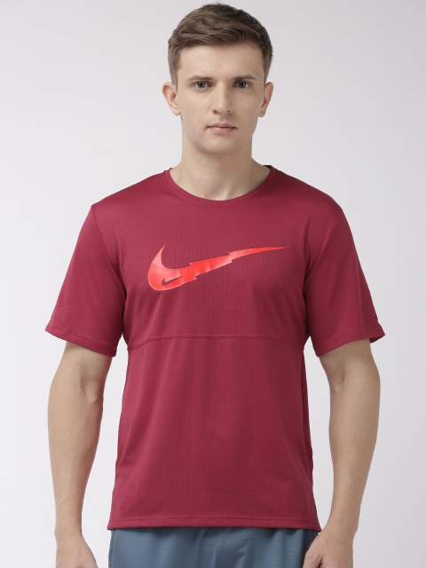 

Nike Men Maroon Self Design BREATHE RUN SS DRI FIT Round Neck T-shirt