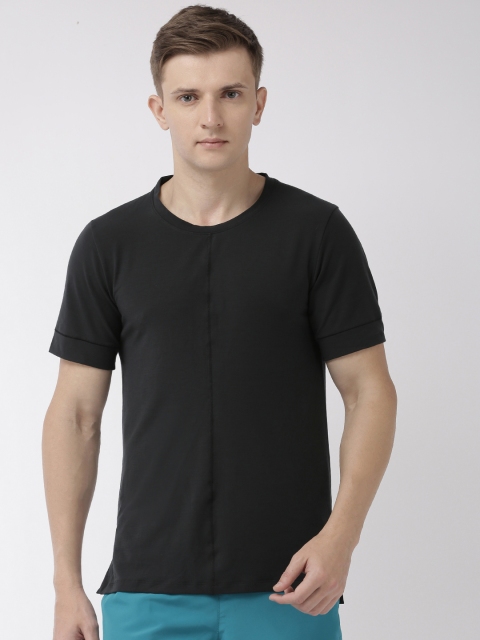 

Nike Men Black Solid TOP SS YOGA DRI FIT Slim Fit Round Neck Training T-shirt