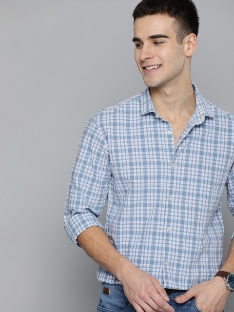 

Mast & Harbour Men White & Blue Regular Fit Checked Casual Shirt