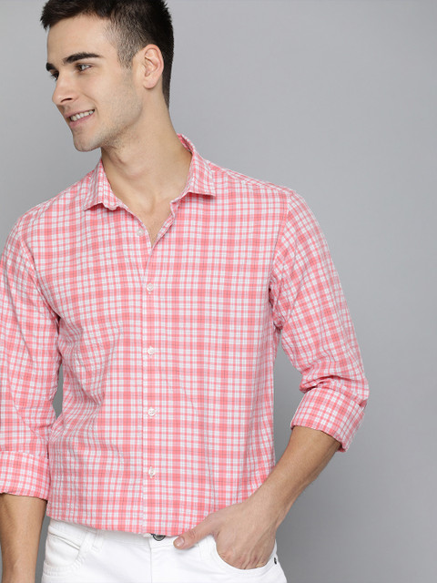 

Mast & Harbour Men Pink & White Regular Fit Checked Seersucker Casual Shirt