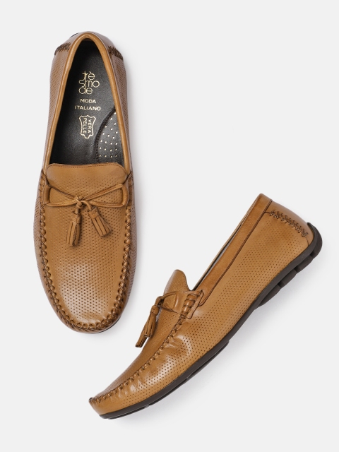 

Tresmode Men Tan Brown Textured Loafers