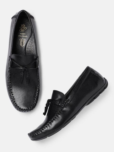 

Tresmode Men Black Textured Loafers