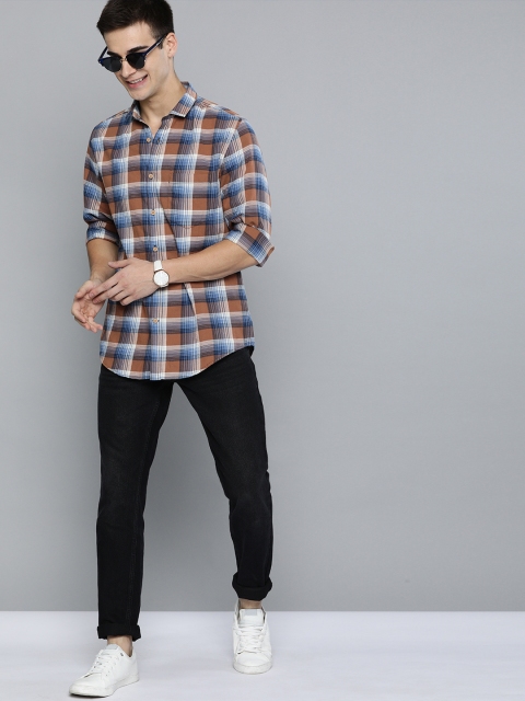 

Mast & Harbour Men Brown & Navy Blue Regular Fit Checked Casual Shirt