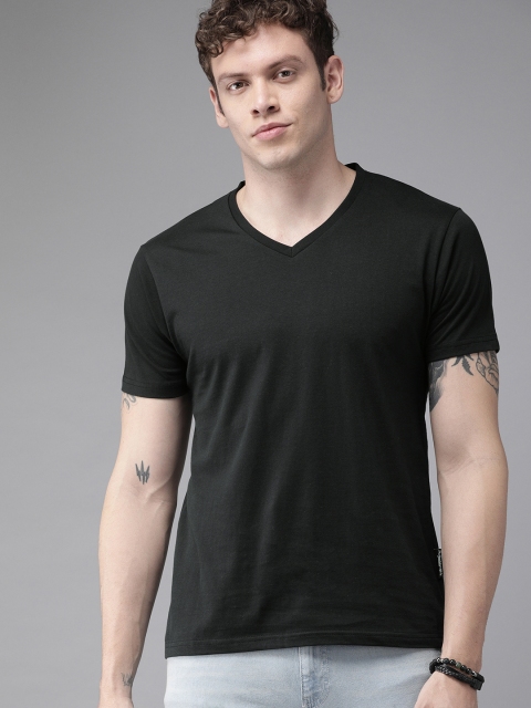 

Roadster Men Black Solid V Neck T-shirt