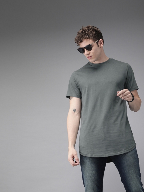 

Roadster Men Grey Solid Round Neck Pure Cotton T-shirt With Curved Hem